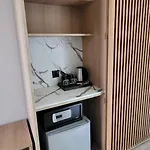 Thinalos شقة فندقية 4*